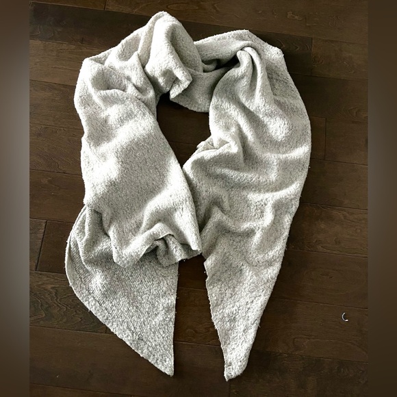 Large Grey Cashmere Finish Blanket Scarf - Picture 4 of 4